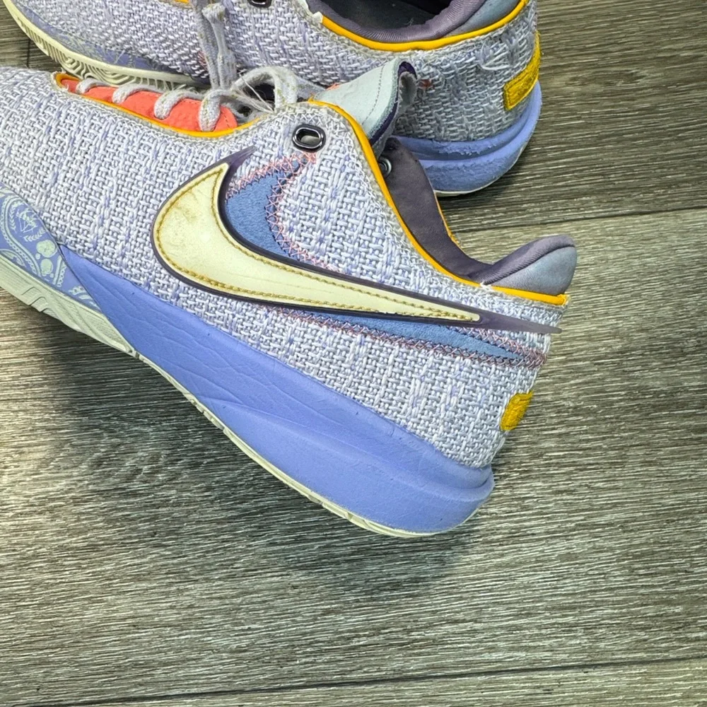 NIKE LeBron XX Purple and Gold” men’s size 8 (j208)